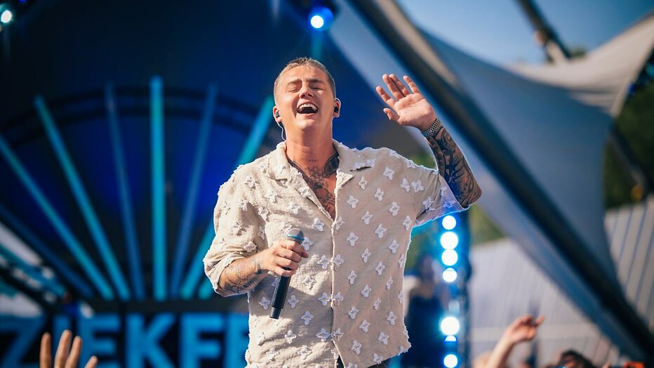 Mart Hoogkamer tijdens Muziekfeest op het Plein