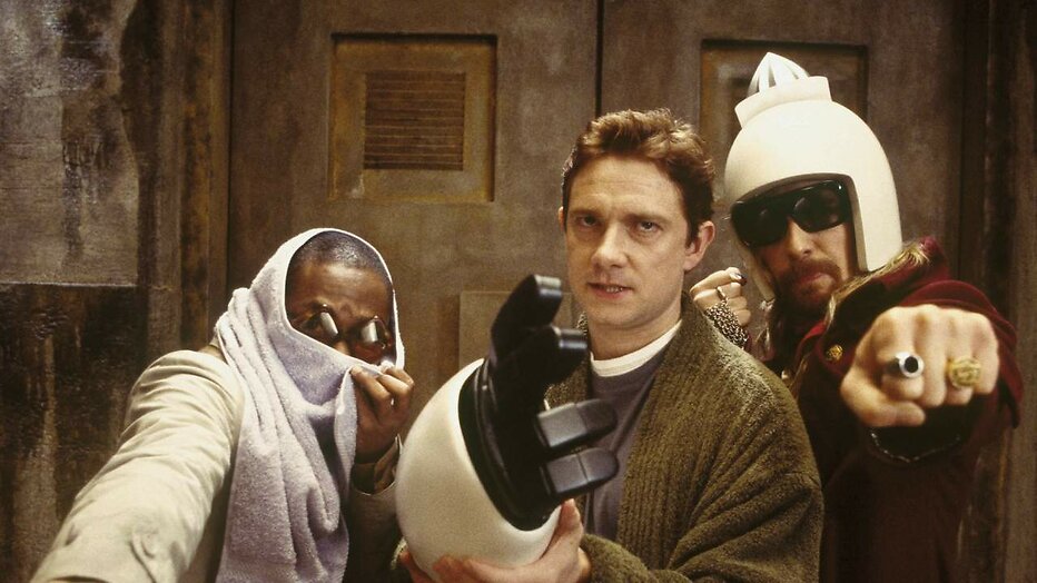 Rapper Mos Def, Martin Freeman en Sam Rockwell in The Hitchhiker's Guide to the Galaxy Rapper Mos Def, Martin Freeman en Sam Rockwell in The Hitchhiker's Guide to the Galaxy