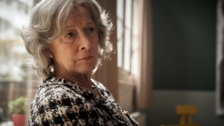 Loes Luca als Babs voor Maud & Babs