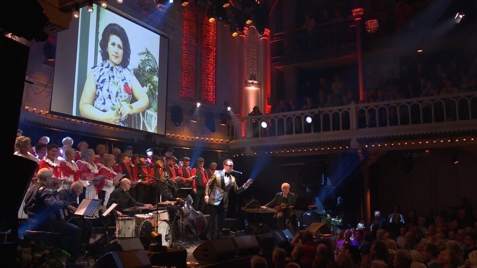 Dave von Raven voor Ode aan de Zangeres Zonder Naam