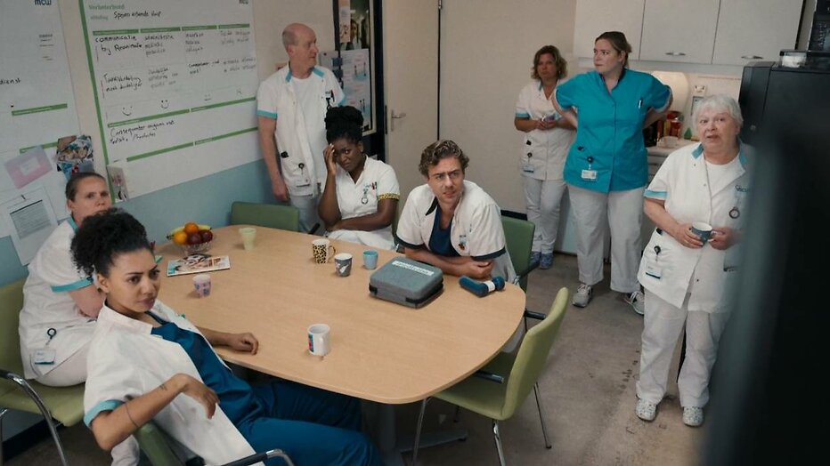 Deel van de cast van Medisch Centrum West seizoen 1.