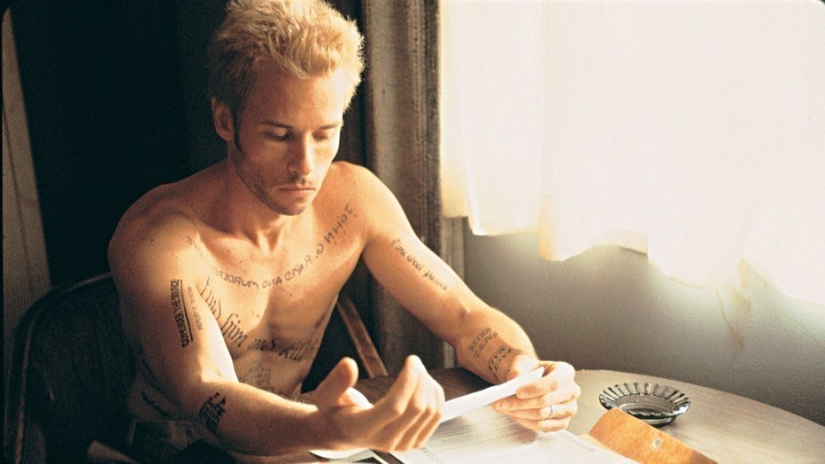 Guy Pearce als Leonard in Memento Guy Pearce als Leonard in Memento