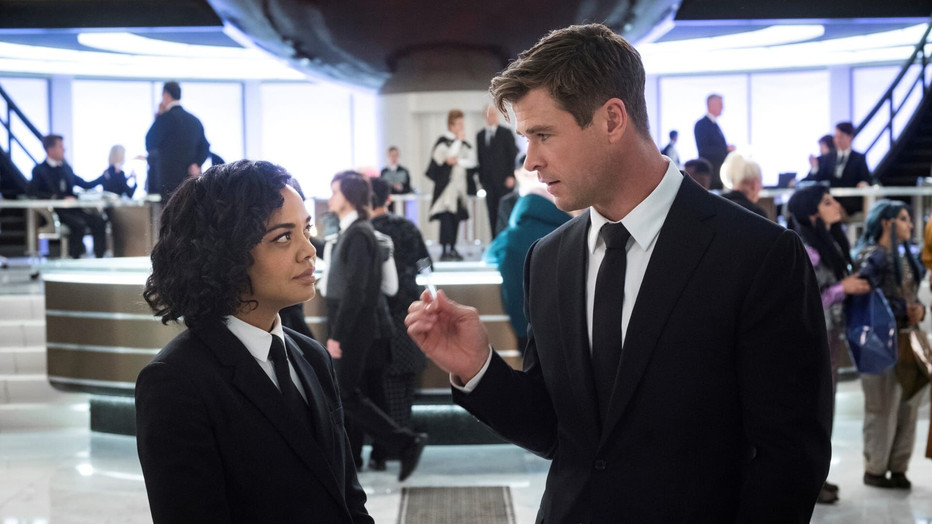 Chris Hemsworth en Tessa Thompson in Men in Black: International