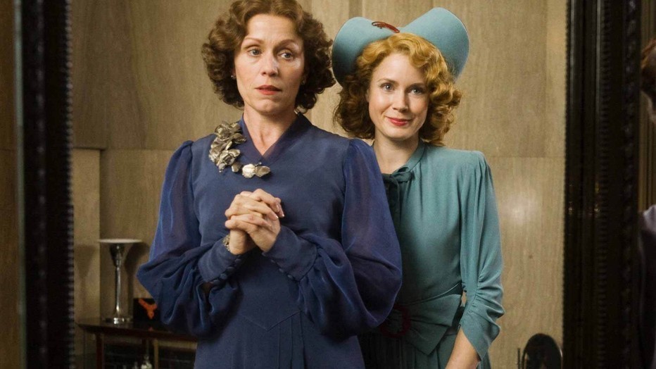 Frances McDormand en Amy Adams in Miss Pettigrew Lives for a Day Frances McDormand en Amy Adams in Miss Pettigrew Lives for a Day