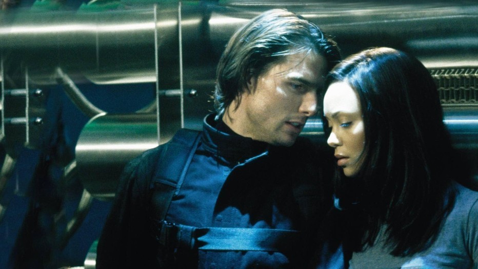 Thandie Newton en Tom Cruise in Mission: Impossible II Thandie Newton en Tom Cruise in Mission: Impossible II