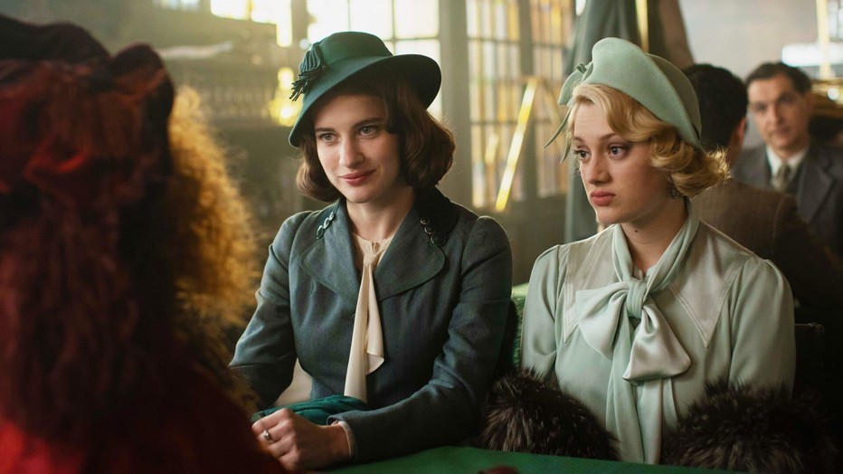 Nadia Tereszkiewicz en Rebecca Marder in Mon crime