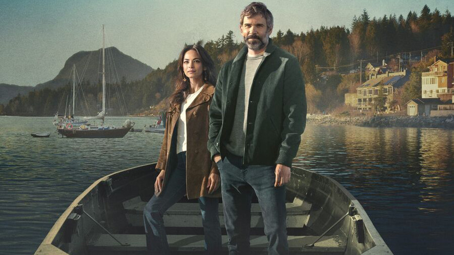 Rossif Sutherland en Kristin Kreuk in Murder in a Small Town