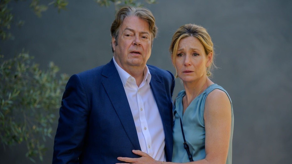 Roger Allam en Nancy Carroll in Murder in Provence Roger Allam en Nancy Carroll in Murder in Provence