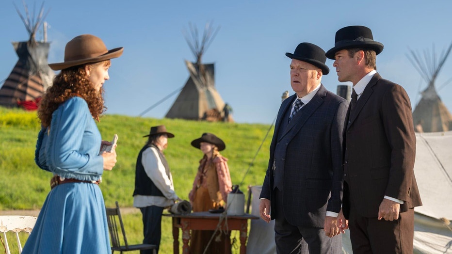 Thomas Craig en Yannick Bisson in Murdoch Mysteries