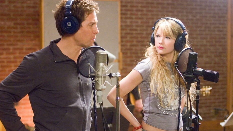 Hugh Grant en Haley Bennett in Music and Lyrics