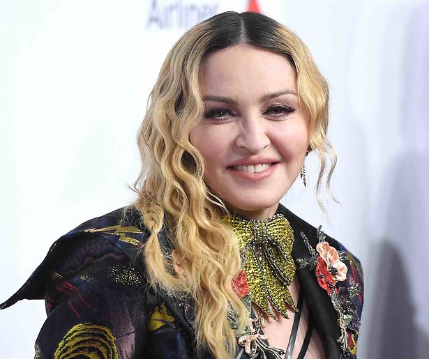 Madonna treedt op bij het Eurovisie Songfestival