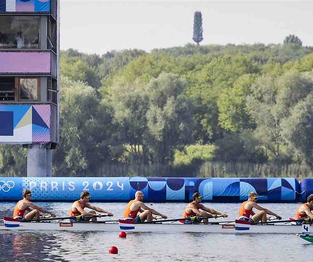 Ook de mannen-acht valt in de roeiprijzen: zilveren medaille