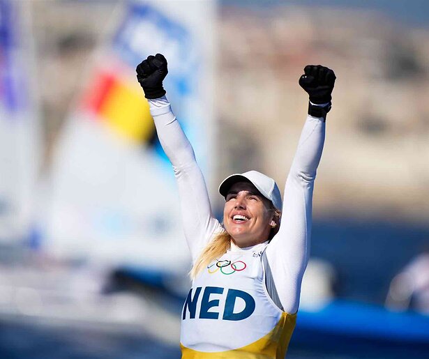 Marit Bouwmeester wint op een hele rare manier zeilgoud op de Olympische Spelen