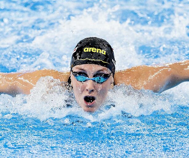 Marrit Steenbergen komt in actie op het WK Langebaanzwemmen in Doha