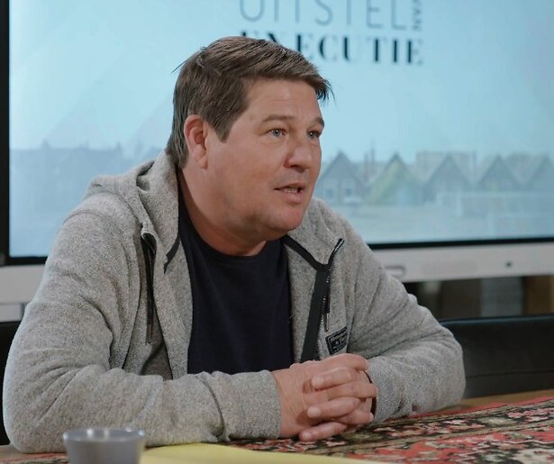 De TV van gisteren: Martijn Krabbé nam afscheid van Uitstel van Executie