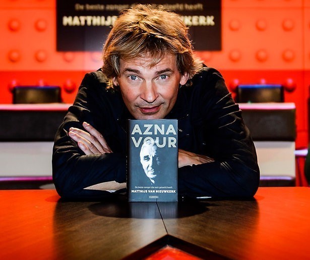 Matthijs van Nieuwkerk met boekenprogramma Moby Dick op late donderdagavond