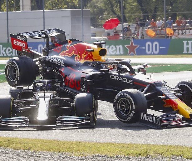 Bizarre crash Max Verstappen en Lewis Hamilton op Monza
