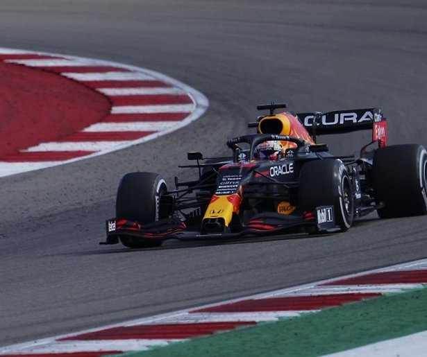 Max Verstappen racet verder in Mexico