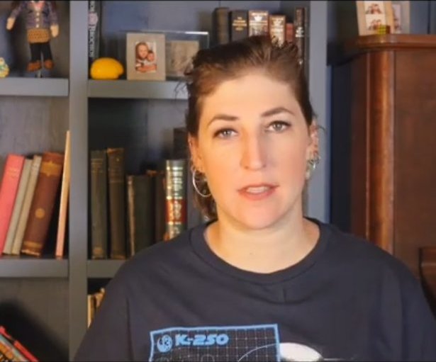 Actrice Mayim Bialik kan niet meer praten