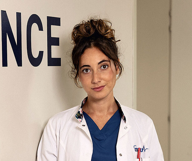 Luna en Kyra gaan tot het uiterste om een plek in de opleiding van Medisch Centrum West te bemachtigen