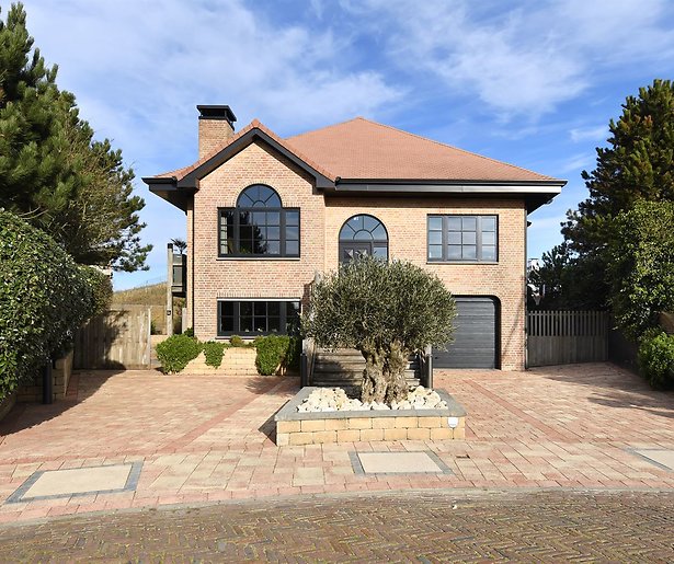 Het nieuwe huis van de familie Meiland was van de drummer van Kensington