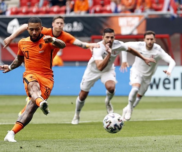 Jessica Villerius schiet documentaire over Memphis Depay voor BNNVARA