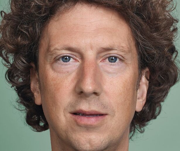 Merijn Scholten viert 100 jaar VPRO op z'n eigen chaotische wijze