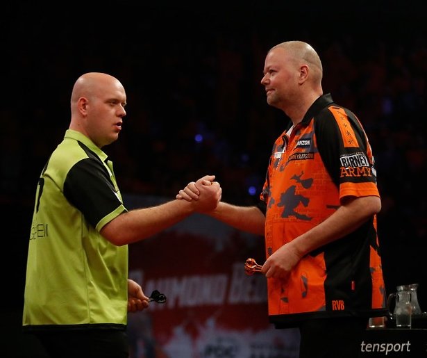 Van Barneveld en Van Gerwen tijdens Grand Slam of Darts