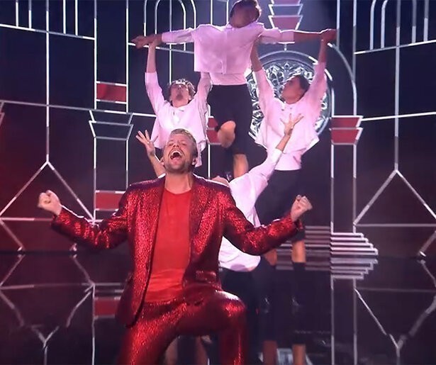 Oud-schaatser Michel Mulder verbluft kijkers Stars on Stage