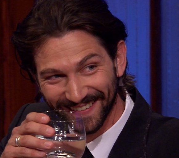 Michiel Huisman laat Twitter ontploffen