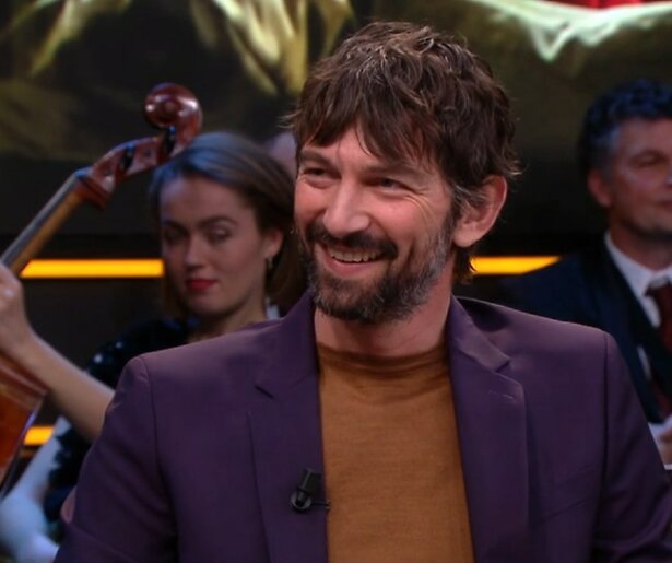 De TV van gisteren: Renze trapt nieuwe reeks af met Michiel Huisman en scoort daar prima mee