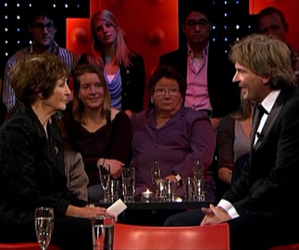 Mies Bouwman blikt terug op 65 jaar Nederlandse tv bij DWDD