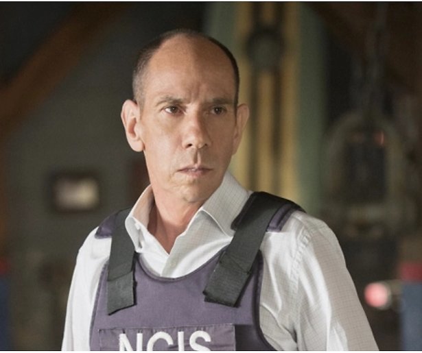 NCIS: LA brengt eerbetoon aan overleden Miguel Ferrer