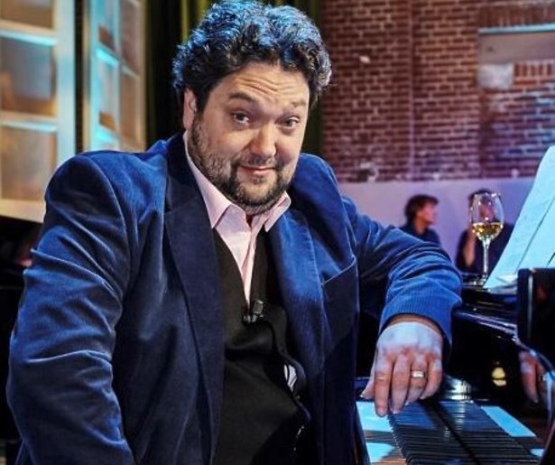 Cabaretier Mike Boddé stopt met komedieshow Cojones