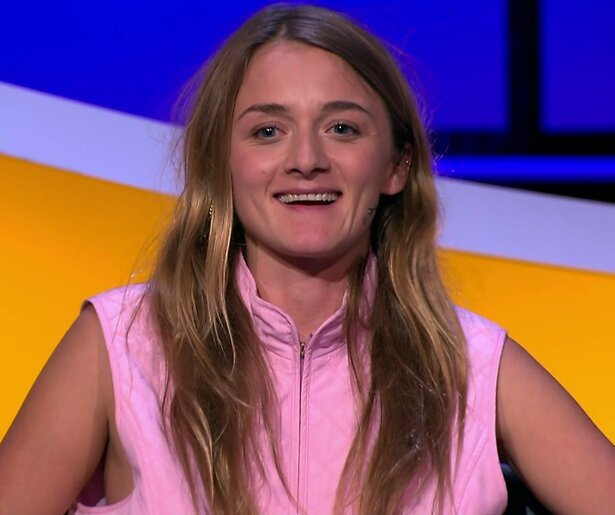 Philip Freriks krijgt clitoris-tatoeage voor kiezen in De Slimste Mens