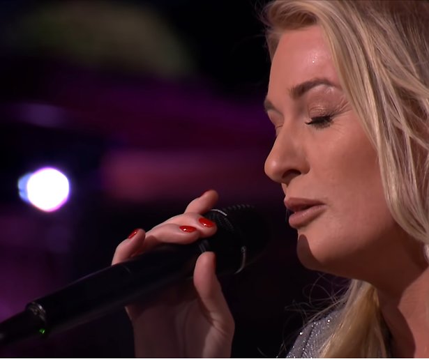 Videosnack: Miss Montreal ontroert met Hey Mam 