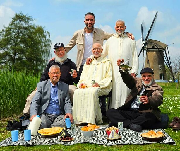 Mocronado's bespreken de uitdagingen van het opvoeden van kinderen in twee verschillende culturen