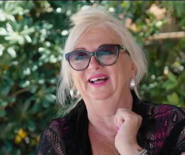 Monique Hansler is in feeststemming en wel hierom 