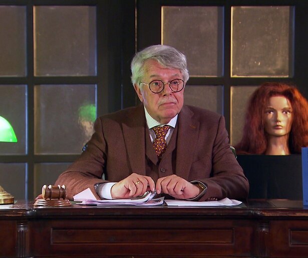 Kijkers Mr. Frank Visser hebben geen goed woord over voor pruikdiva