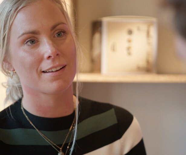 Maaike zorgt voor ontroering bij Over Mijn Lijk-presentator Tim Hofman