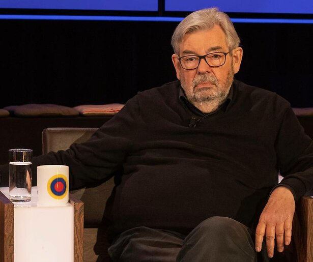 Maarten van Rossem bijt van zich af na geruchten rond De Slimste Mens