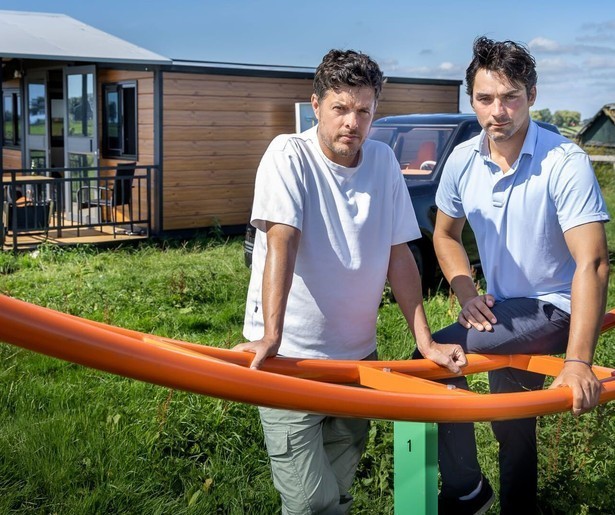 Mark Baanders en Filemon Wesselink testen spullen uit het buitenland in Made in China