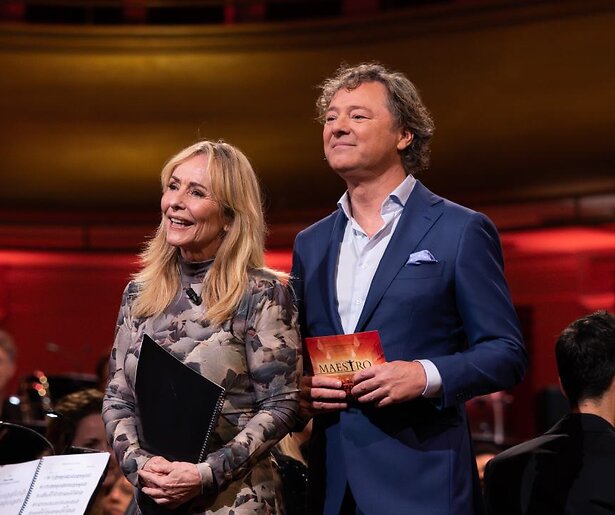 Angela Groothuizen en Eva Eikhout leiden het orkest voor het goede doel in Maestro: Speciale Editie