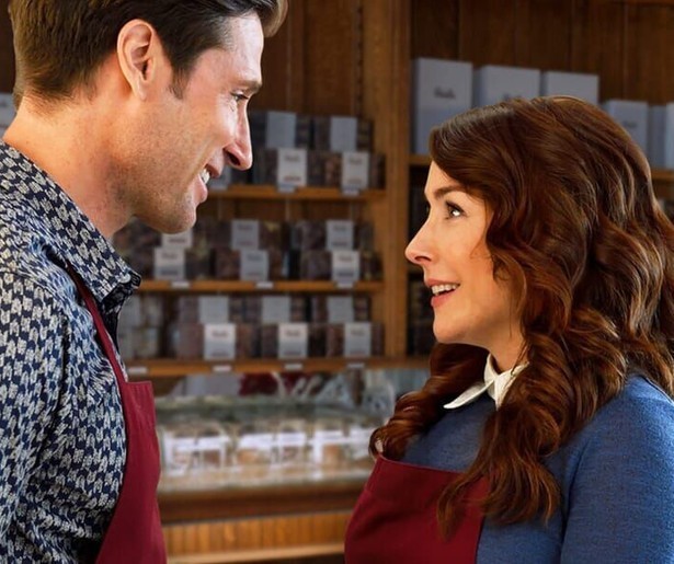 De schoenen van Erin Karpluk brengen haar een vleugje kerstmagie in Magical Christmas Shoes