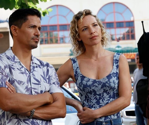 Magnum en Higgins gaan terug naar school in Magnum P.I.