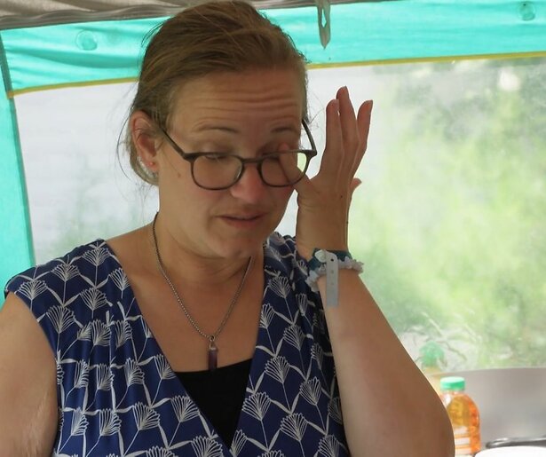 John en Malindy Scheerhoorn bezoeken een Frans kasteel in Grote Gezinnen, Grote Vakanties