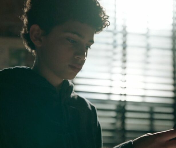 Manu Sanders verlinkt zijn eigen moeder in GTST