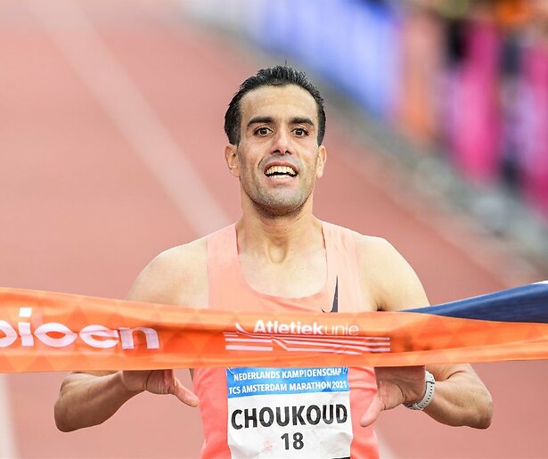Choukoud verdedigt marathontitel tijdens Marathon van Amsterdam