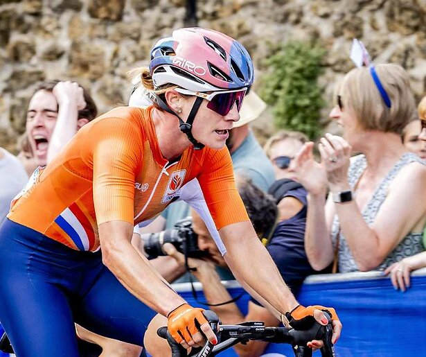 De wielrenvrouwen ontdekken de Vogezen tijdens de Tour der France Femmes 2024