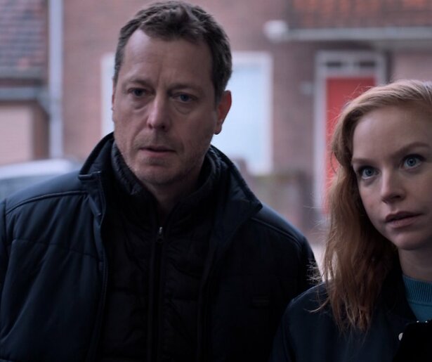 Anneke Sluiters en Mark van Eeuwen gaan voor Quiah Shilue op zoek naar gerechtigheid in Flikken Rotterdam